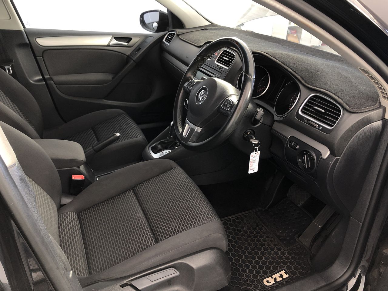 Quantity of 400 1800mm Star Pickets ( Unused),