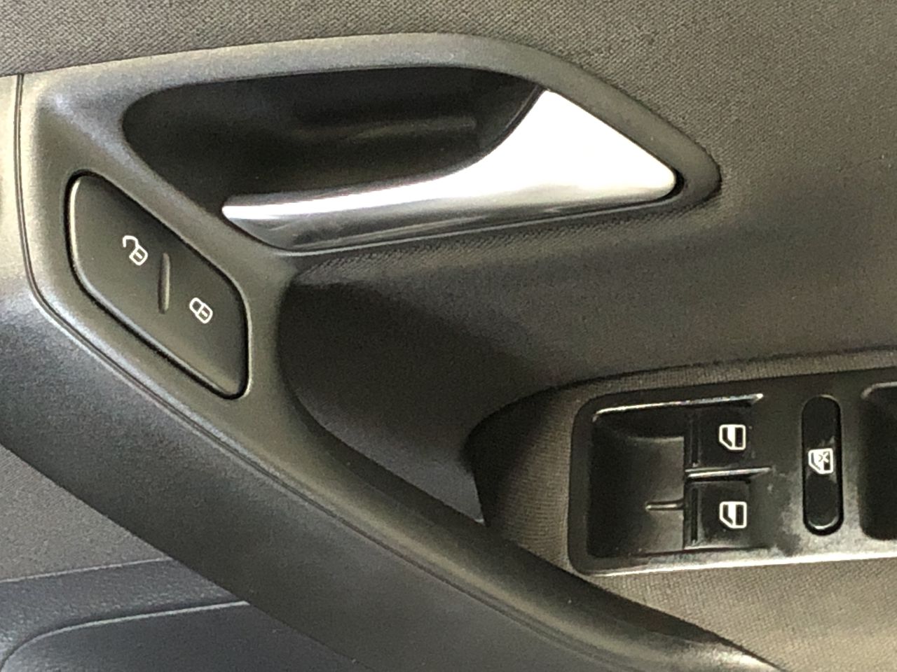 SILVEROO, Kangaroo Global Trade Coin 1/10th Oz 999 Pure Solid Silver C.O.A.