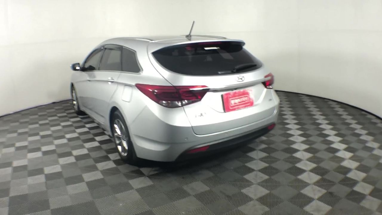 <p>A Fame Stands With Poles</p>