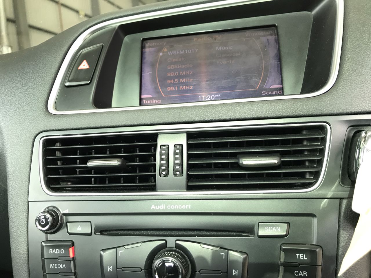 <p>Karcher Vacuum Cleaner </p>