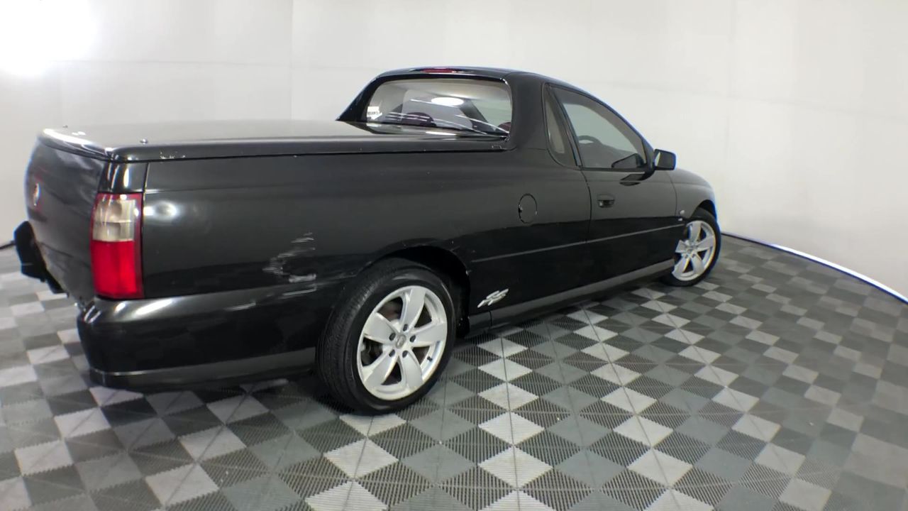 2010 BATHURST WINNER ANTIQUE GOLD MEDALLION BOX LOWNDES HOLDEN VE COMMODORE