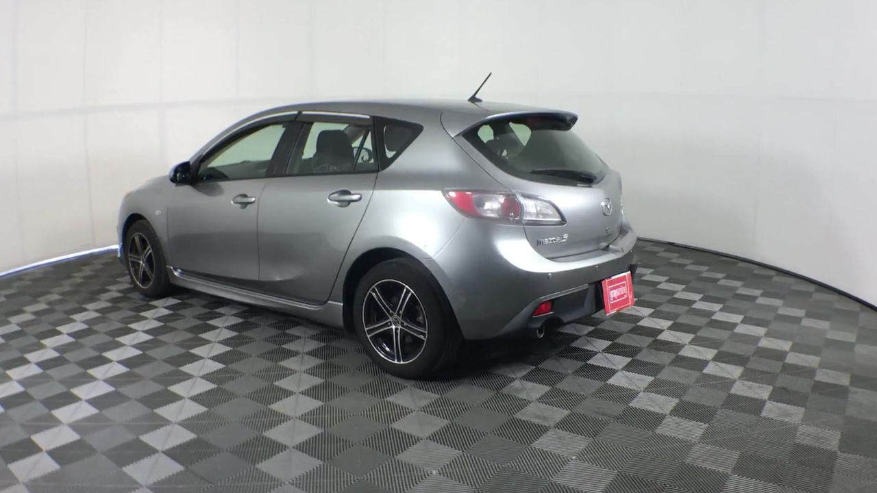 Bradman 5 Dollar Bi Metal Coin on Card of Issue 1996 Issued by RAM