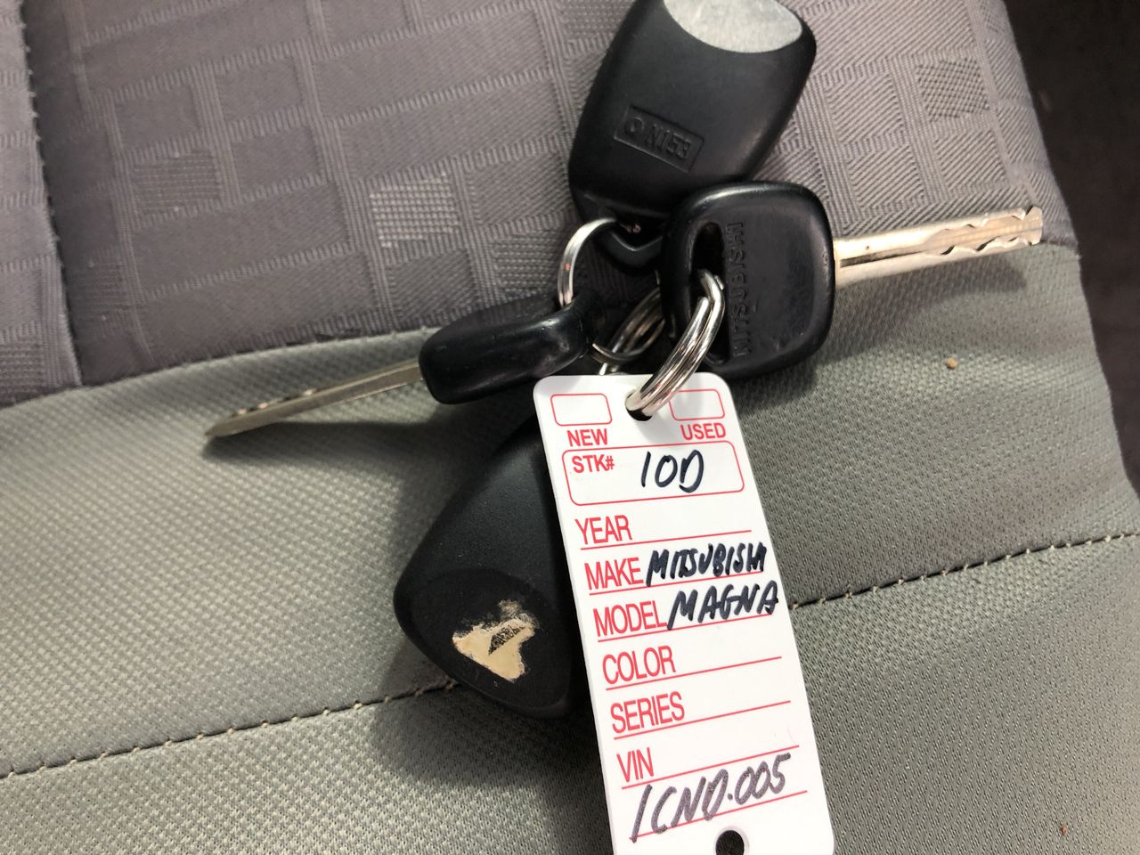 Australia: 2012 Two Dollars QEII Remembrance $2