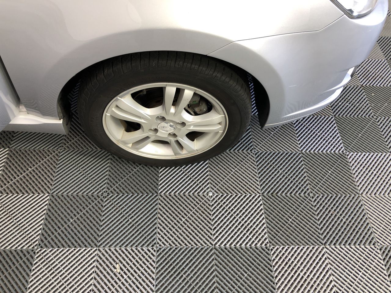 0.06 carat 2 round white diamond