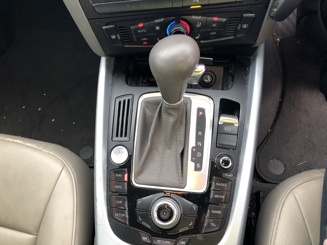 0.08 Carat White 4 round diamonds