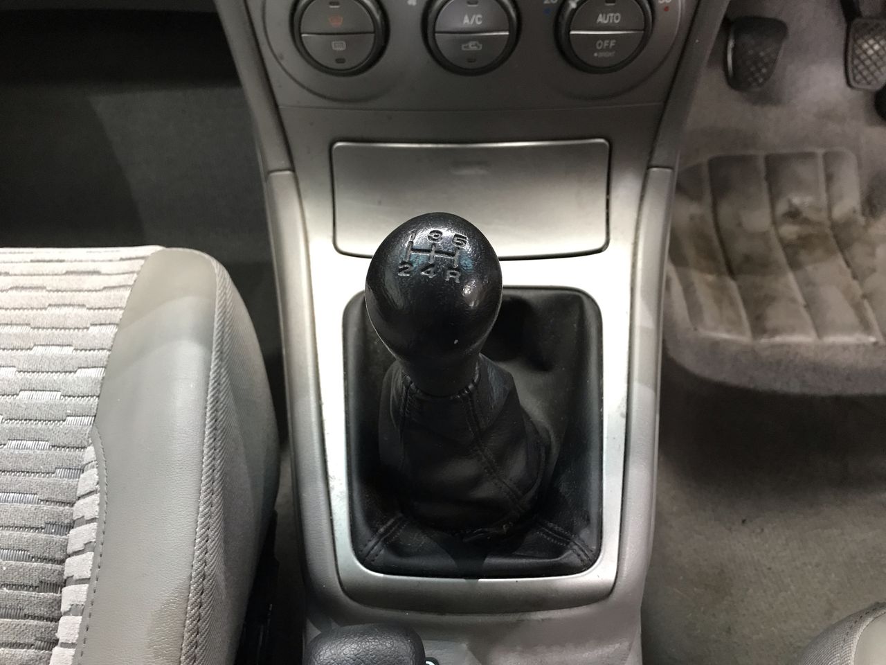 1/100 Ounce -Gold Scottdale & 1/10 Ounce Xag Silver coins x 4 Unc