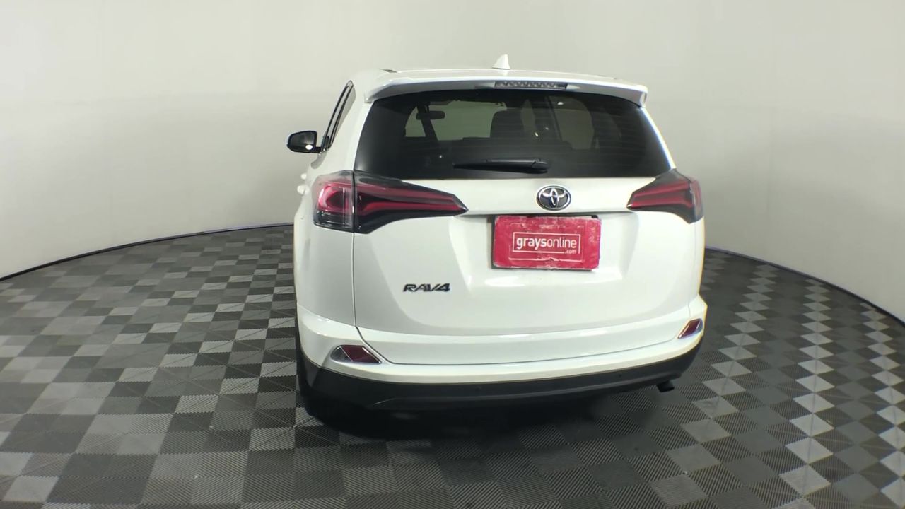 0.07 carat white 5 diamonds round