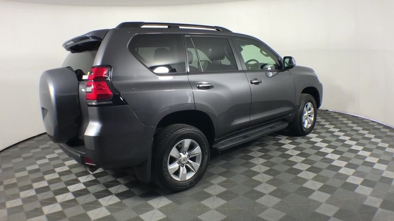 DKNY Women's Wide Leg Pant, Size 14, Black.  Buyers Note - Discount Freight