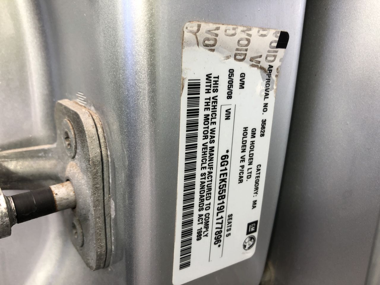 KIMBERLY-CLARK WYPALL Self-Dispensing Box of 150 Heavy Duty Cleaning Wipes,