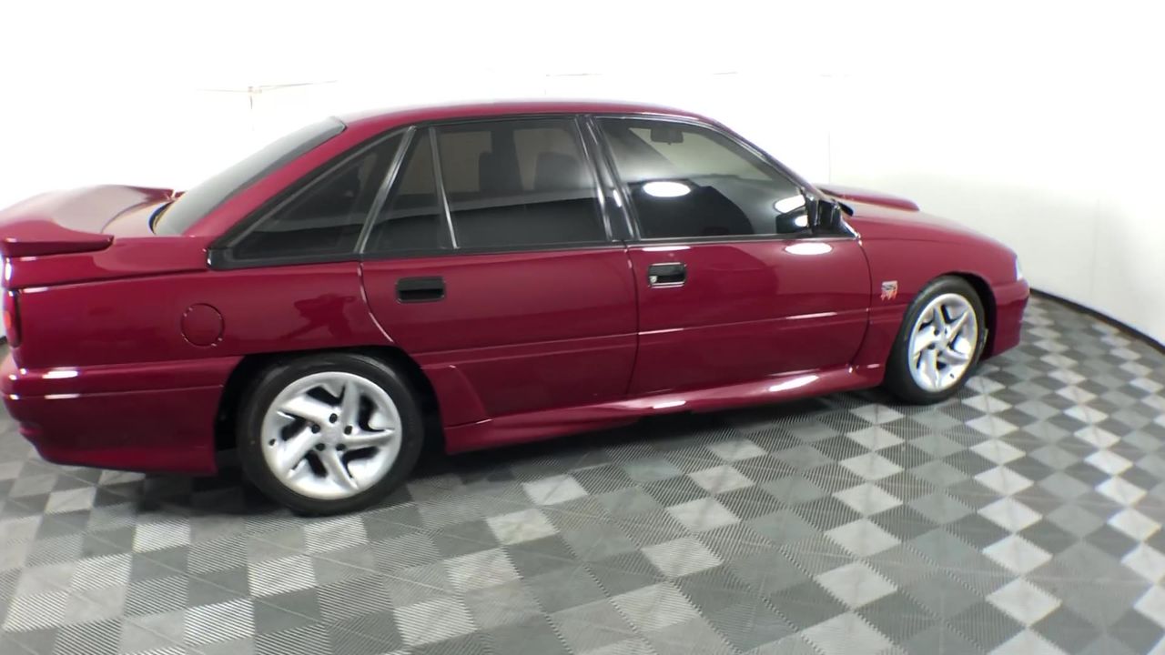 0.08 white baggette diamond