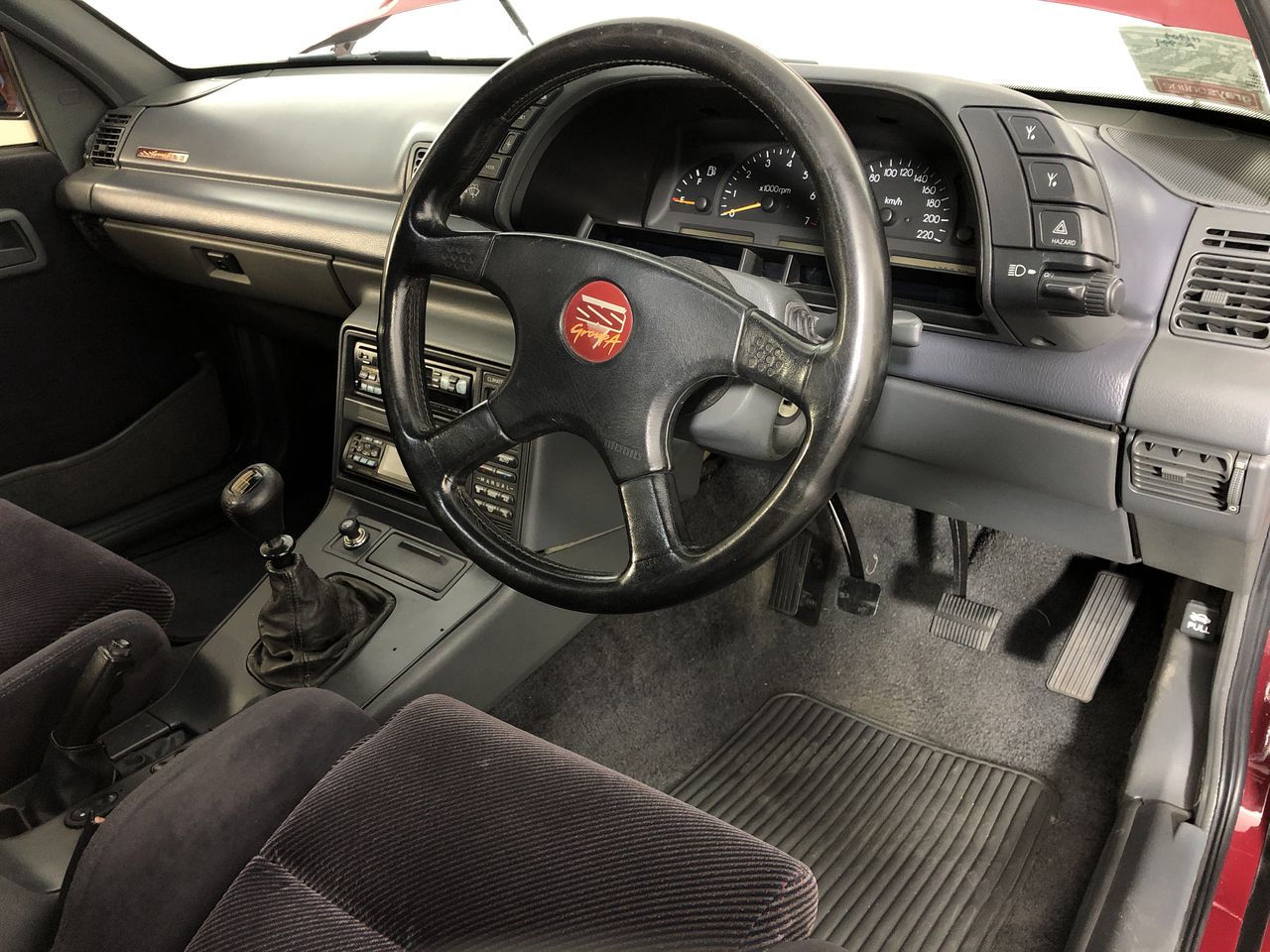 0.07 carat round 2 white diamond, 1 gram silver bar x 2, 0.04 white diamond