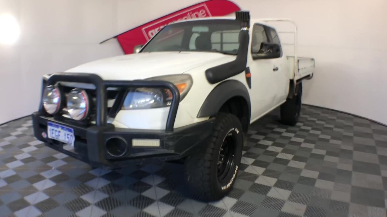 KOGAN Tilt Extendable Full Motion Wall Mount for 37" - 80" TVs.