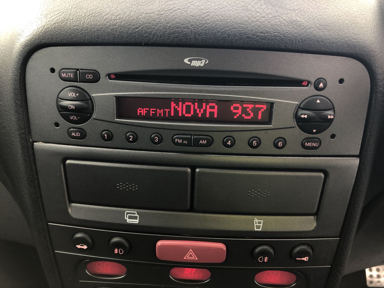 Jules Roy Pinot Noir 2024 (6x 750mL), France.