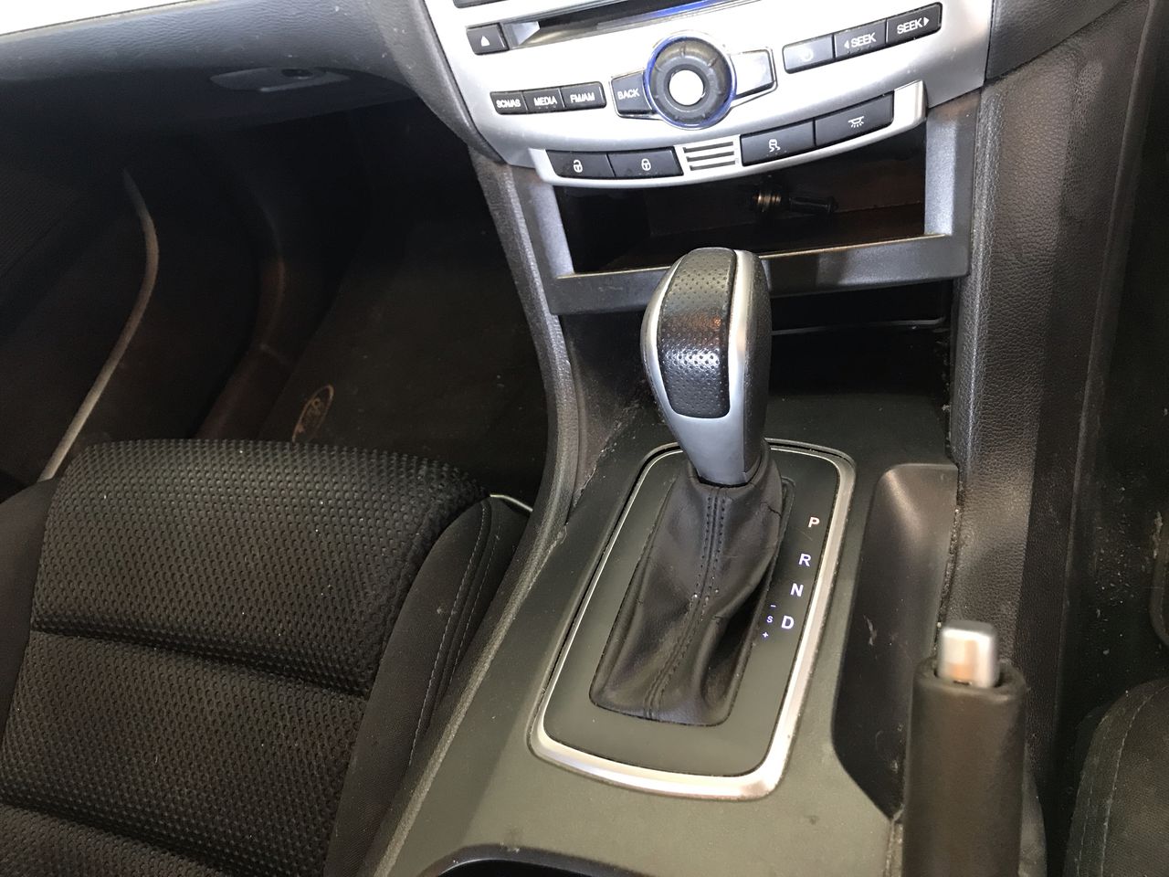 Elegant 18K White  Gold  plated Simulated  Diamonds  &  White Cz vintage