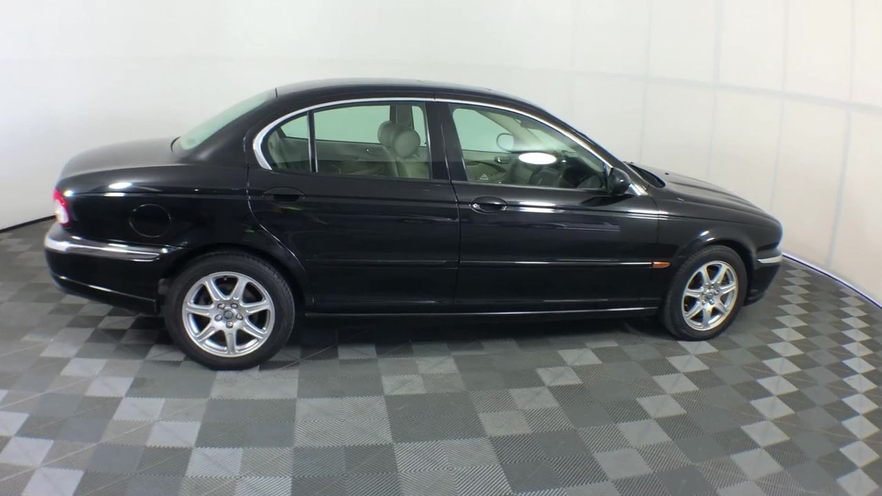 BIJ'OR Genuine White Freshwater Pearl Teardrop Earrings in Gold. RRP 59