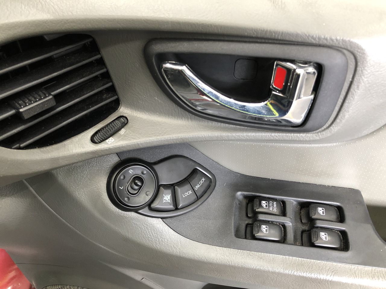 0.04 white baggette diamond