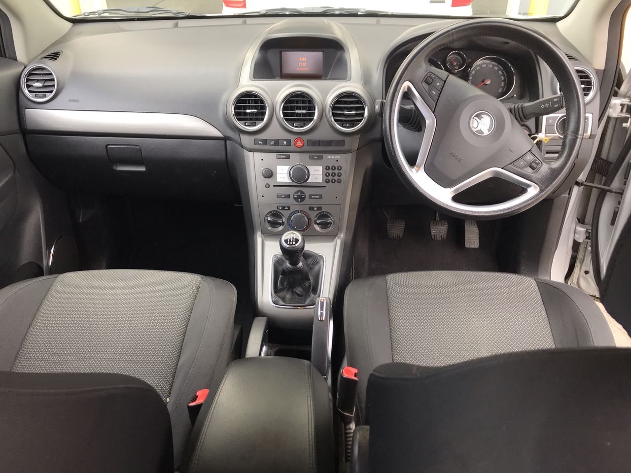 Homeguard 240V Photoelectric Smoke Alarm with 9V Battery Backup.