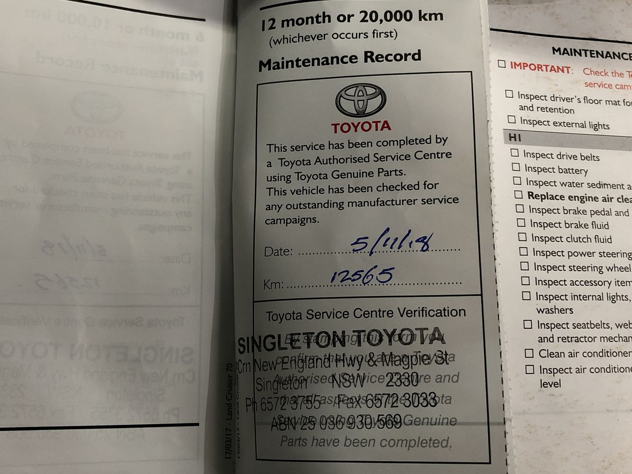 <B>9K White Gold Solid Horiz Bar Bracelet 18+1Cm</B><P>