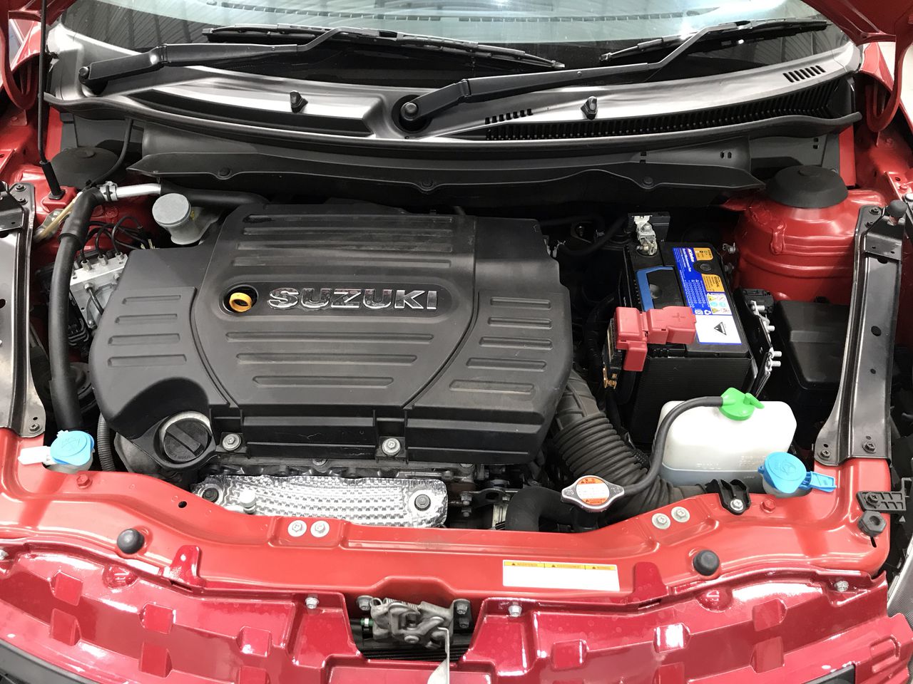 <B>9K Yellow Gold 0.03Ct Hi I1 Diamond Braceletue Topaz Ring</B><P>