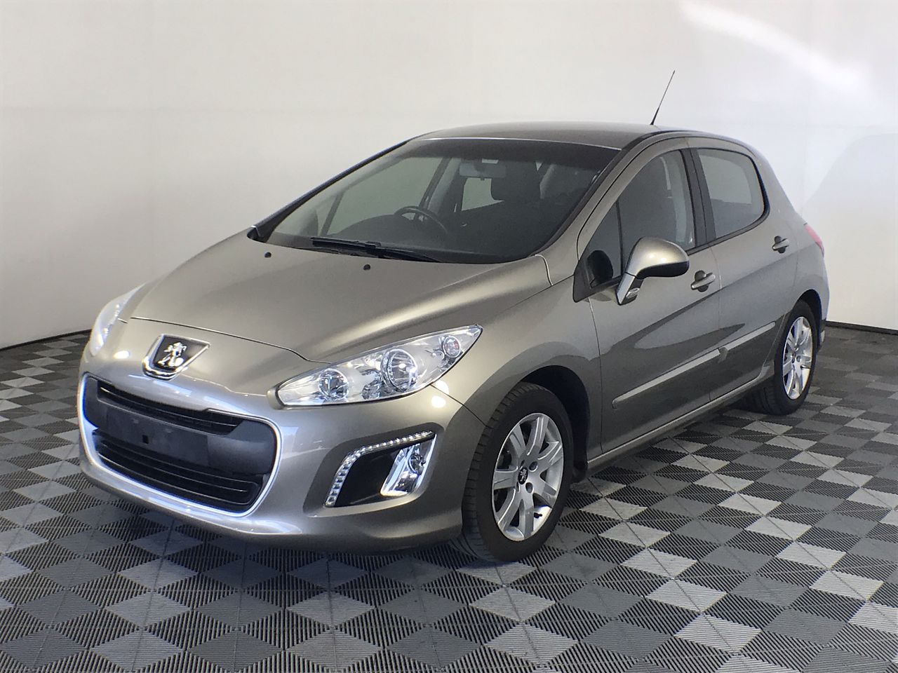 <B>9K White Gold Liquid Hollow Hoops 17Mm</B><P>