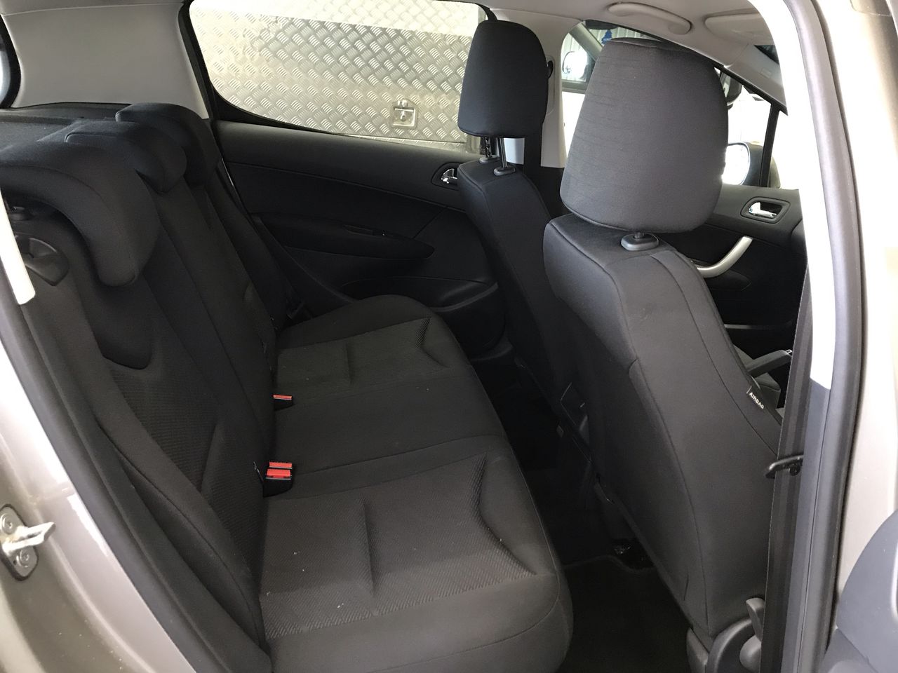 <B>9K Yellow Gold Textured Hollow Hoops 15Mm</B><P>