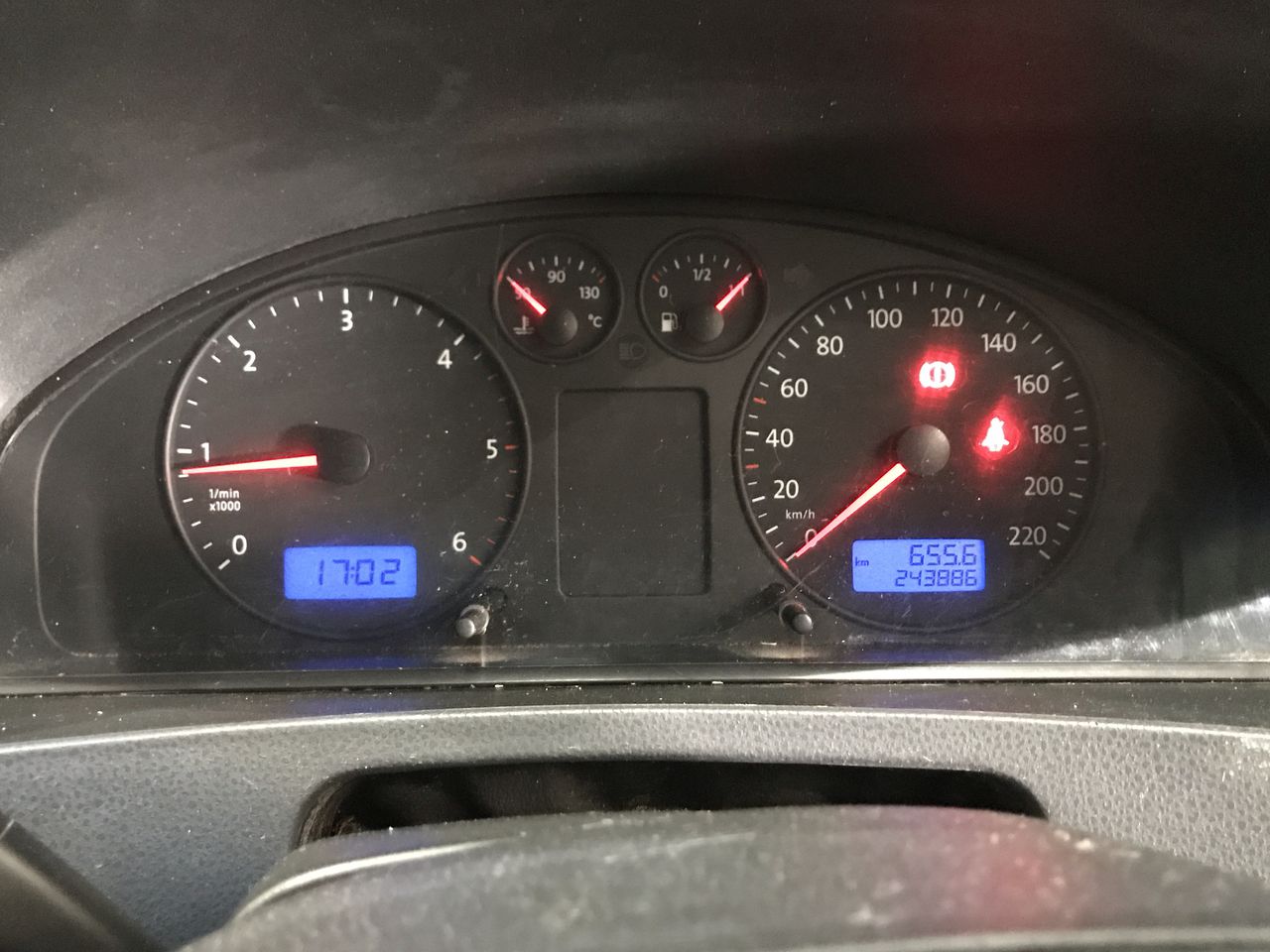 1.01ct Cushion Cut Dia. G/SI2 w/ GIA Cert. & 0.50ct 28 Stones Round Dia