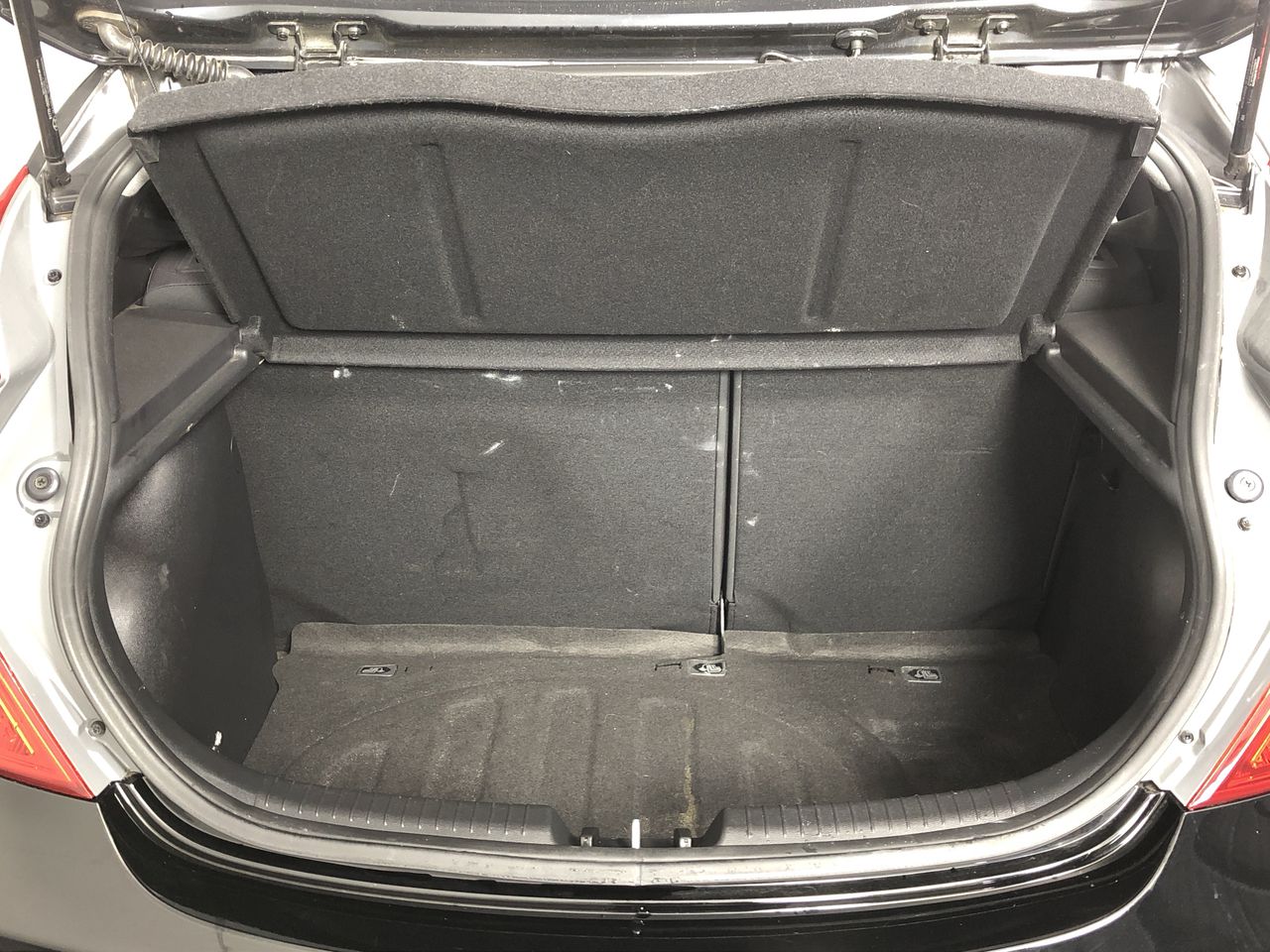 0.08 Carat White 4 round diamonds