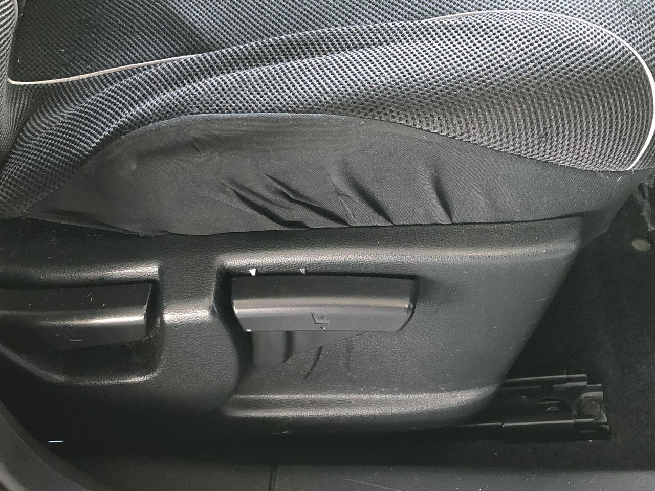 1/100 Scottdale gold bar x 2, 1 Gram Valcumbi bar x 2 & 1g Silver Bar x 2