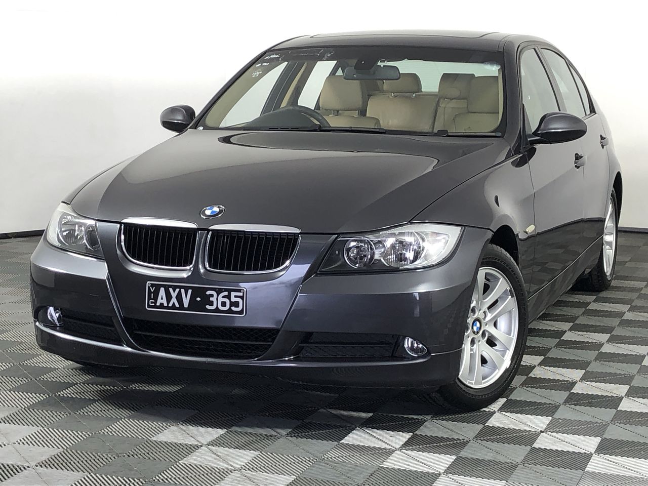 BRADY BMP 61 Portable Label Printer in Shockproof Case