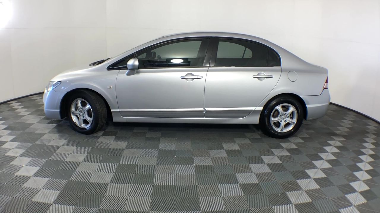 61.79 carat rectangular prasiolite is rare with valua: $1,186