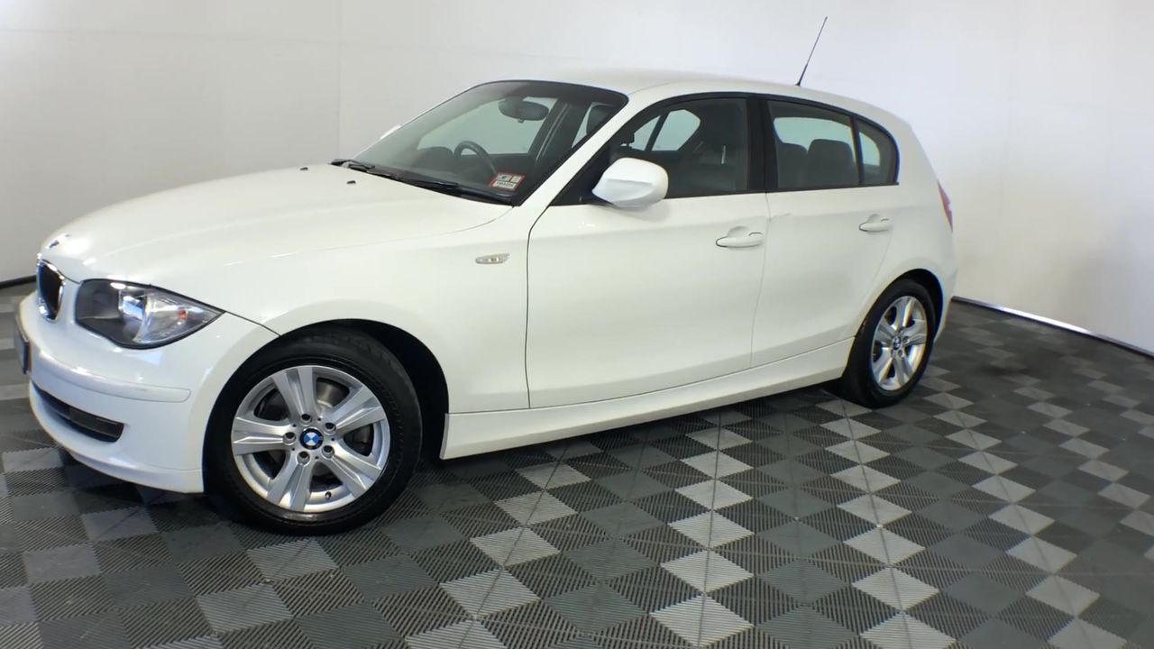 2010 BATHURST WINNER GOLD MEDALLION IN BOX LOWNDES HOLDEN VE COMMODORE