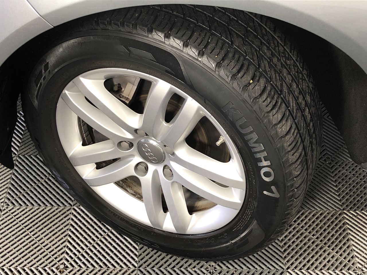 0.12 carat white round 4 diamond