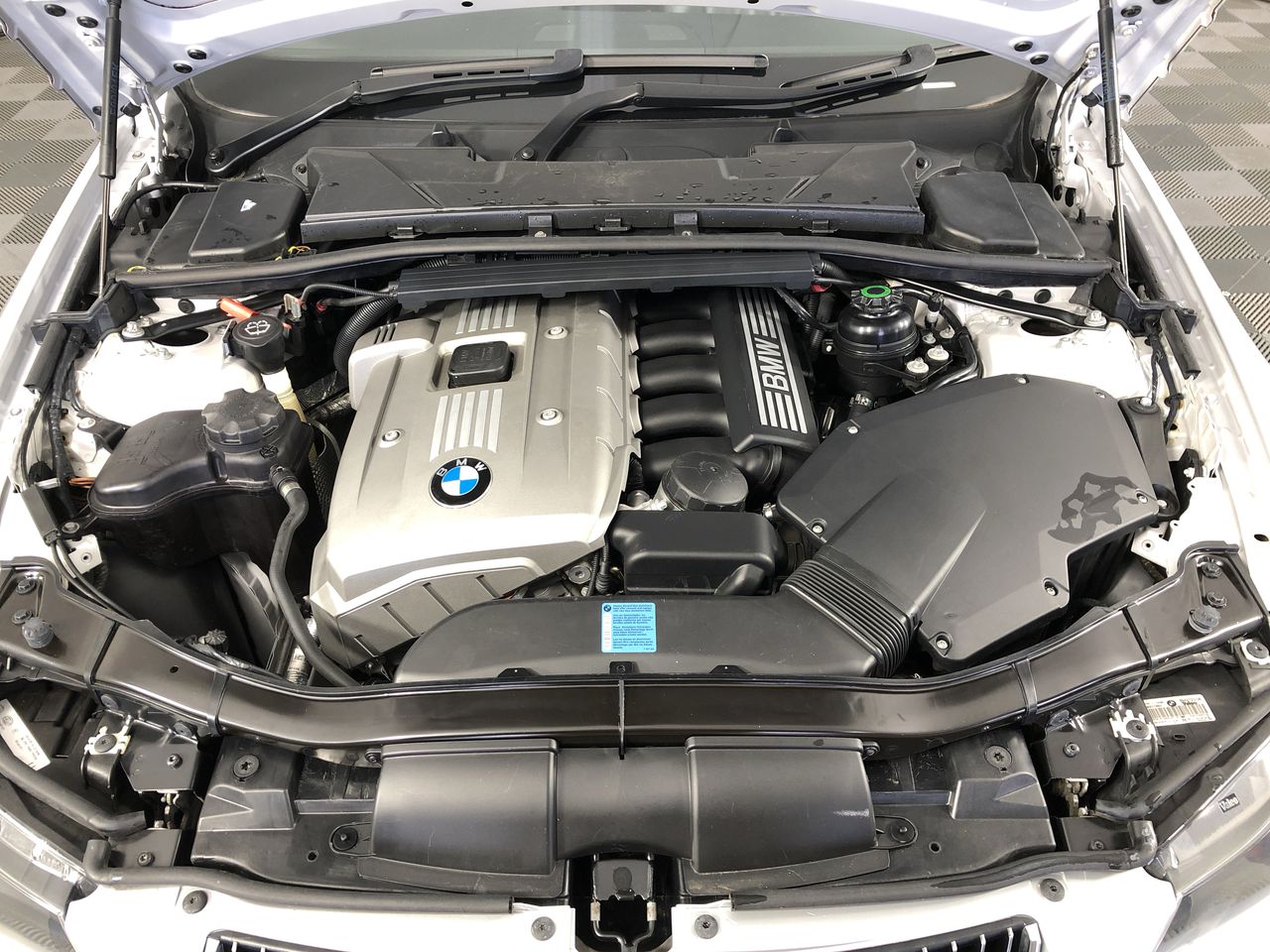 KARCHER K3 HR 1950 PSI Car & Deck Pressure Washer. NB: Has been used, no bo