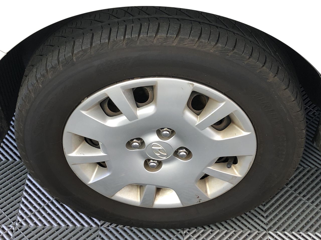 0.06 carat 2 round white diamond