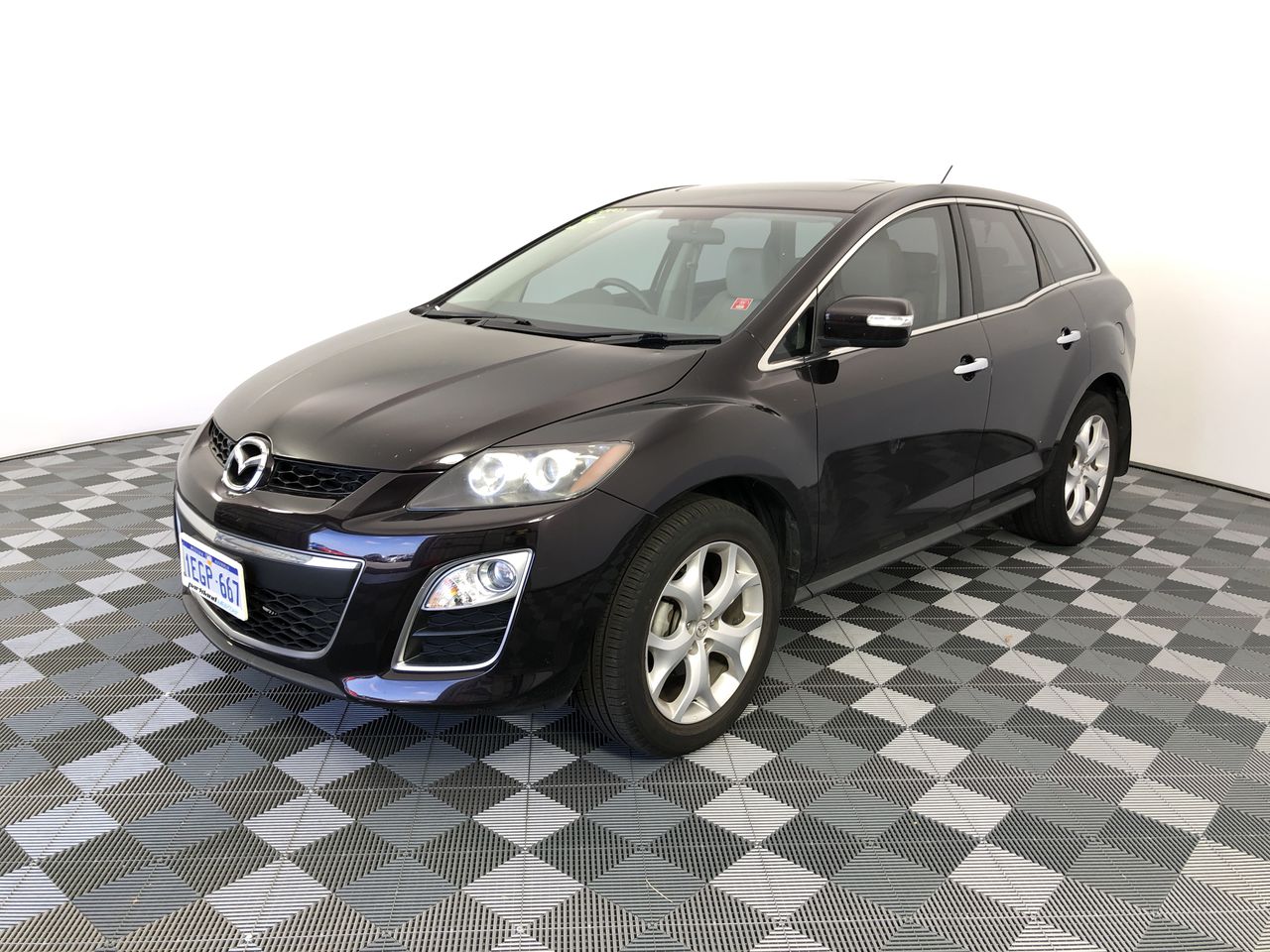 CROCKPOT Express XL Multi Cooker, 7.6L, 240V, CPE300. NB: Minor Use.