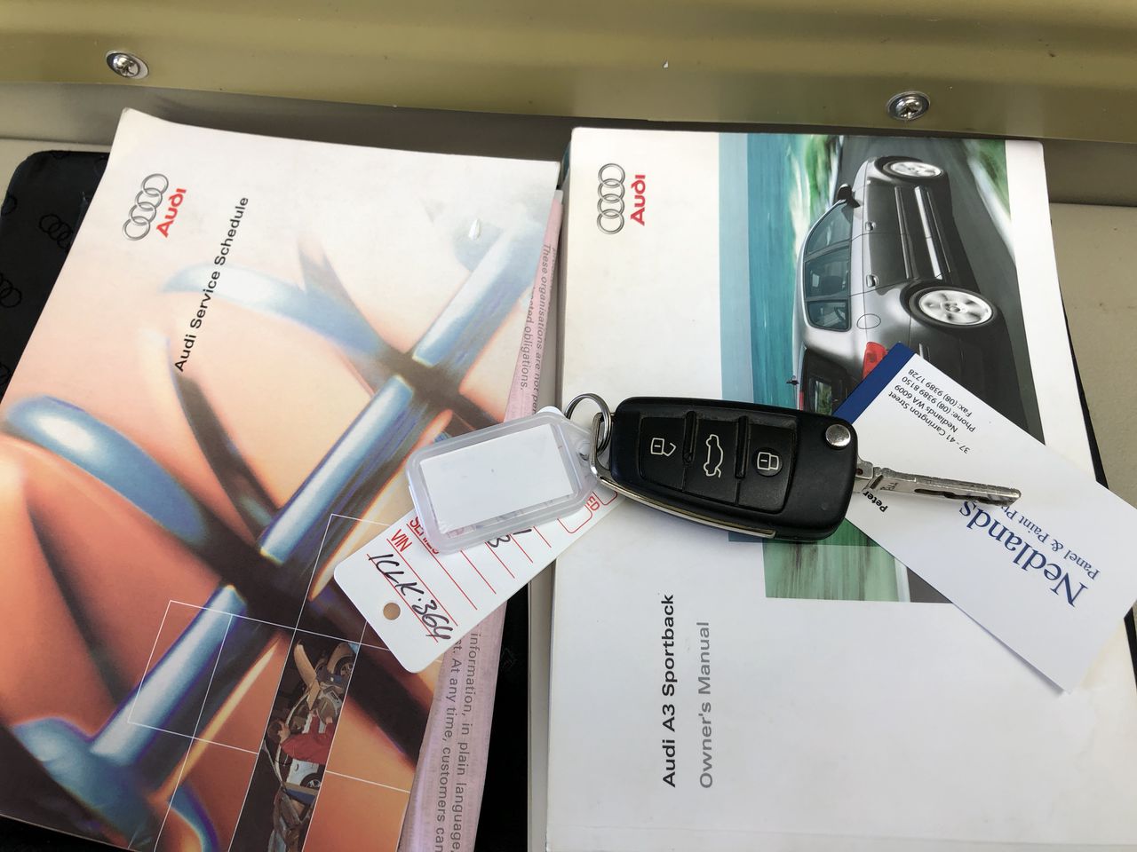 DE'LONGHI Nespresso Vertuo Pop ENV90.B, Capsule Coffee Machine, Single-Serv