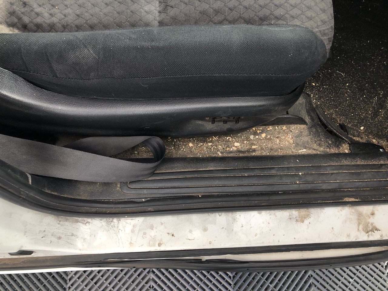 GO SKITZ 12V Ride on Major Style Electric Jeep, Black. NB: Minor use, not i