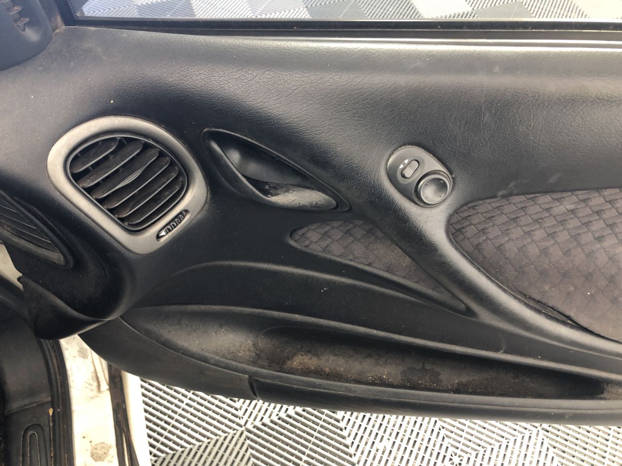 MIELE Guard L1 Cat & Dog Bagged Vacuum Cleaner, Obsidian Black. NB: Used.