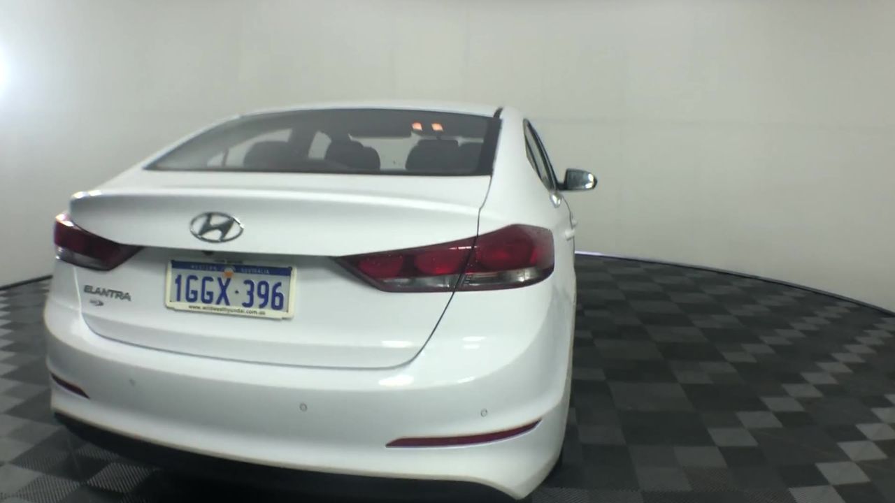 Box of 72pc CATIT Creamy Likable Cat Treats, 1080g. NB: Not in original pac