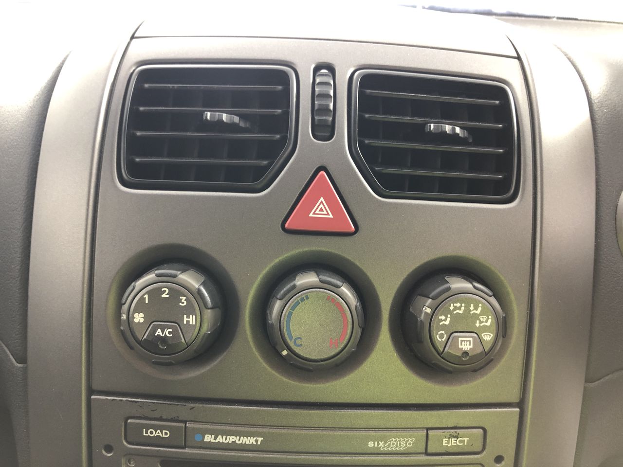 WOOZOO Globe Fan Circulator, White, Model PCF-SC15T-CT.