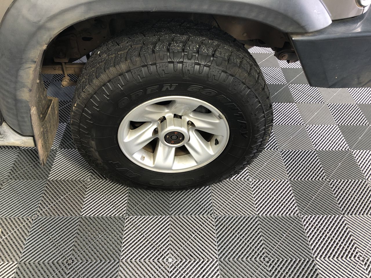 18ct Gold Plated 6mm Stud Earrings Featuring 2 Crystals by Swarovski®