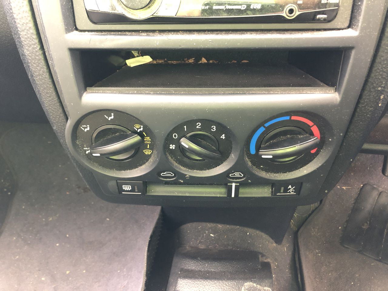 Scottsdale Gold 1/100oz 9999 Goldx 2, 1g Silver Bars x 2, 1g mint bar x 2