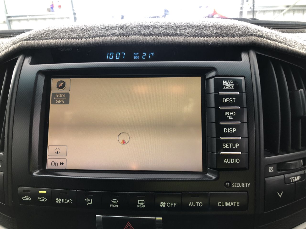 RUSSELL HOBBS Rapid Steam Iron,  280ml Tank, White, Model No.: RHC902. NB: