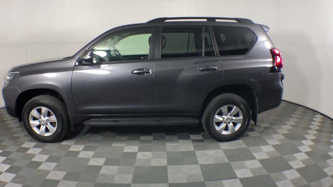 Stainless Steel Initial 'P' Bracelet with Simulated Diamonds - Yellow