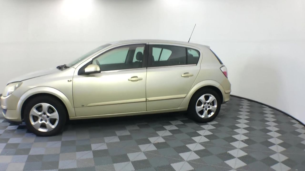 4 x Assorted VoIP Desk Phones