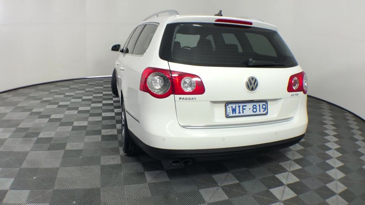 Jules Roy Pinot Noir 2024 (6x 750mL), France.