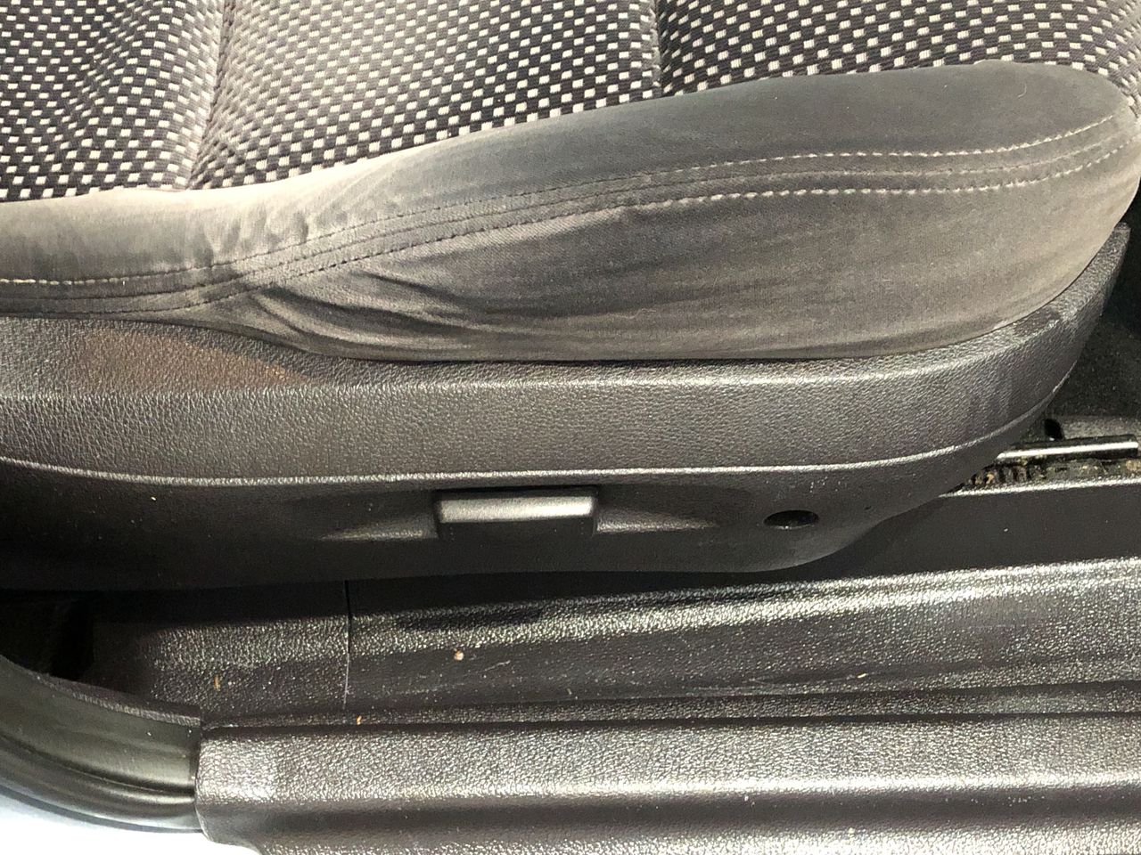 Jules Roy Chardonnay 2023 (6x 750mL), France.