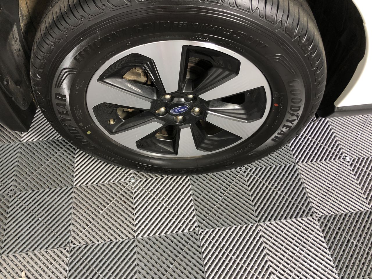 GAF BWTV5 / Guide Gear GLJ-2111 / Satow Portable CRT TV Monitors (Lot of 3)