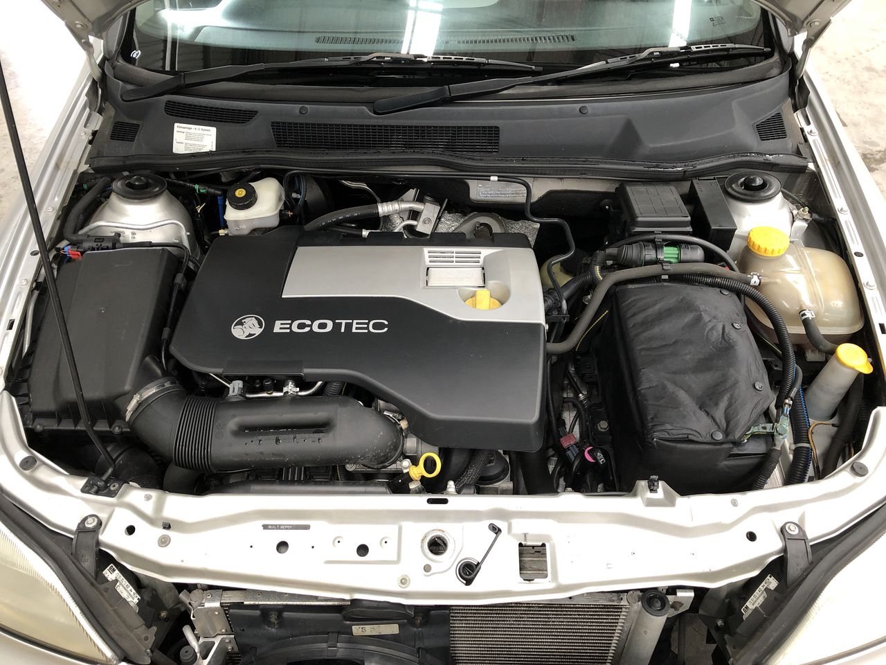 SENNHEISER Momentum 4 Wireless Headphones, Black w/ Carry Case Only NB: min