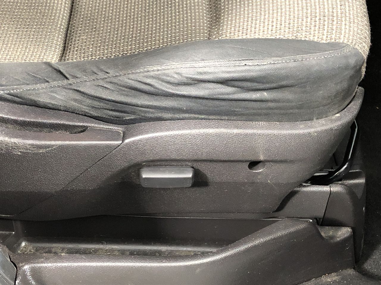 PREETHI 750W Blue Leaf Gold Mixer Grinder NB: minor use, no adaptor